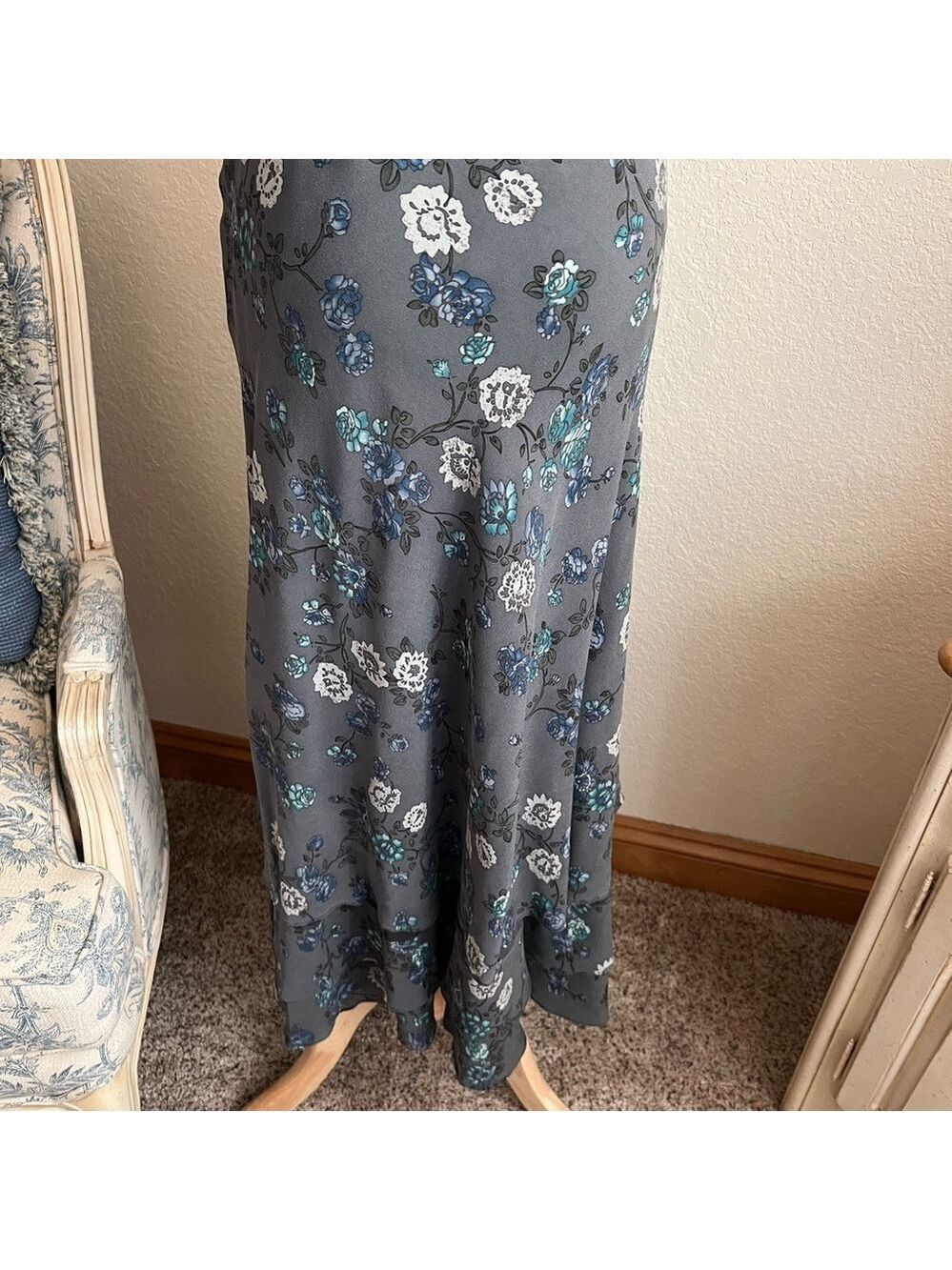 Sundance 109% Silk Gray Floral Skirt Size 8 - Picture 4 of 5